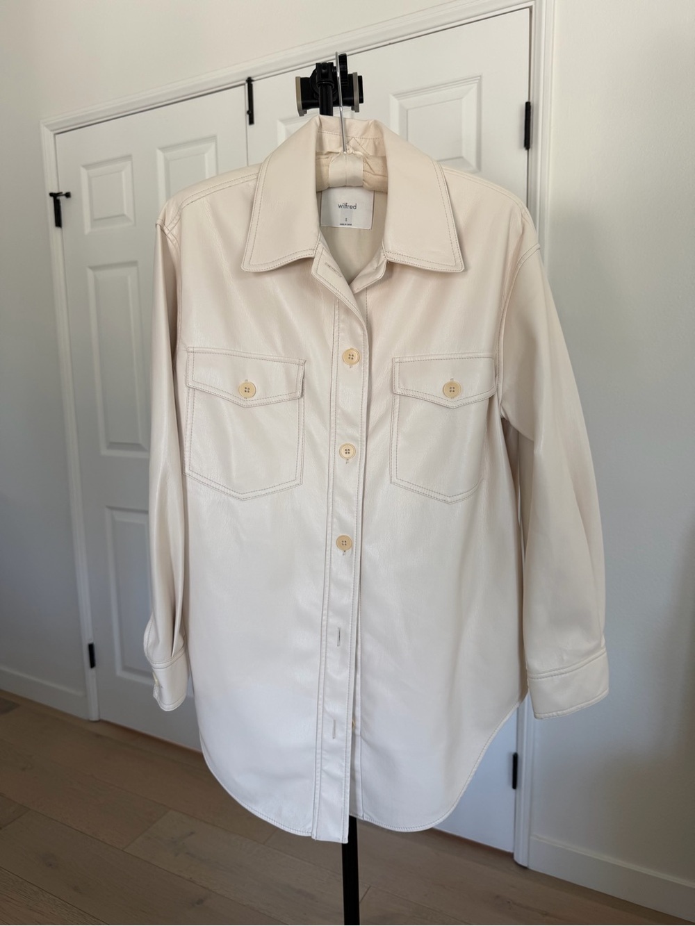 Aritzia Wilfred Vegan Leather Ganna Shirt Jacket in Birch, size S, NWT - Picture 2 of 9
